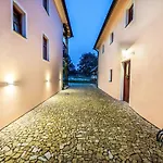 شقة Bela By Interhome